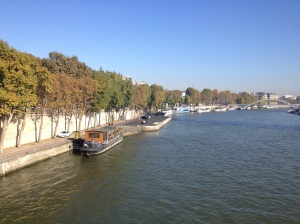 Autumn morning by the Seine.